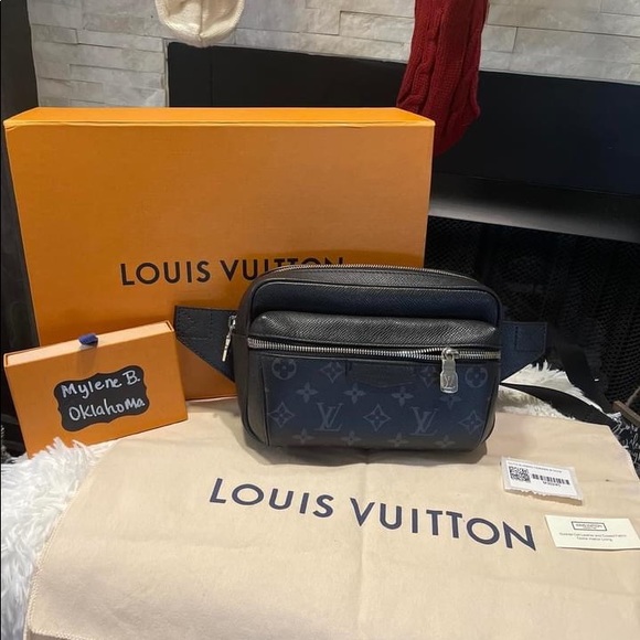 Pristine 100% Authentic LV Outdoor Bumbag in Noir - Picture 11 of 12